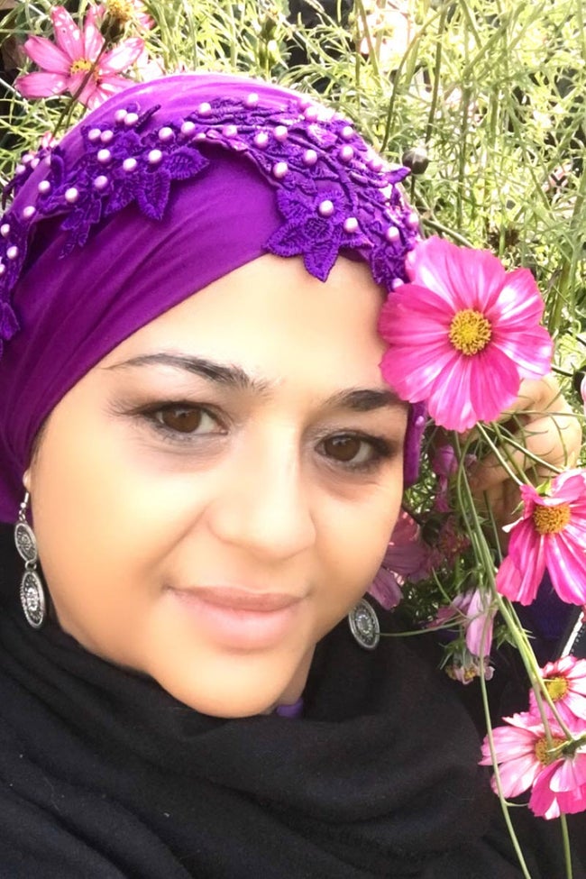 home-hemodialysis-story-seda-selfie-pink-flowers-image-portrait