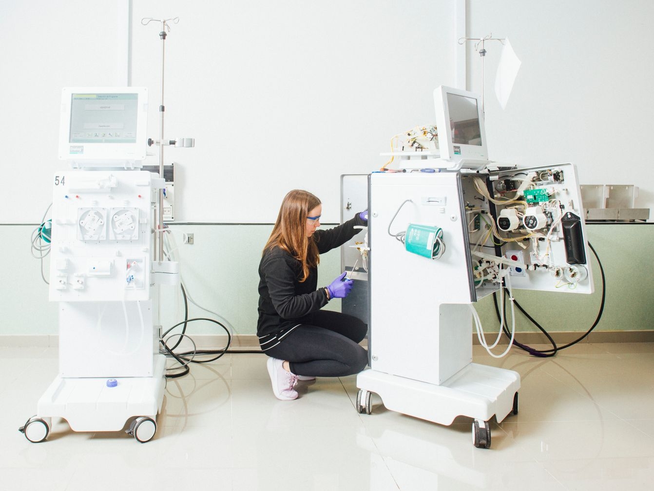 Claudia Esteban Patón during maintenance at a B. Braun dialysis center in Villa-real, Spain. 