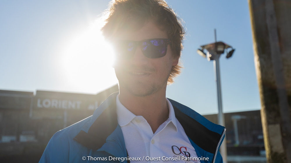 retrato del hombre con gafas