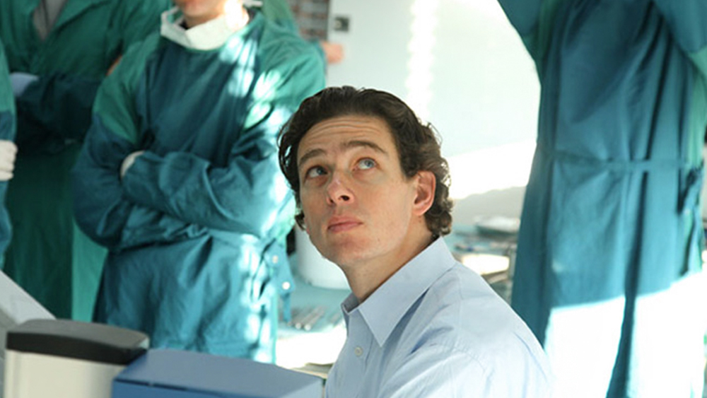 Prof. Vajkoczy während eines Praxisworkshops mit anderen Teilnehmern