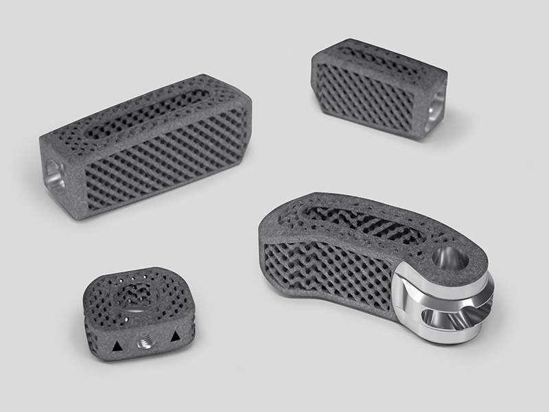 Verschiedene Implantate zur zervikalen und lumbalen Wirbelkörperfusion.