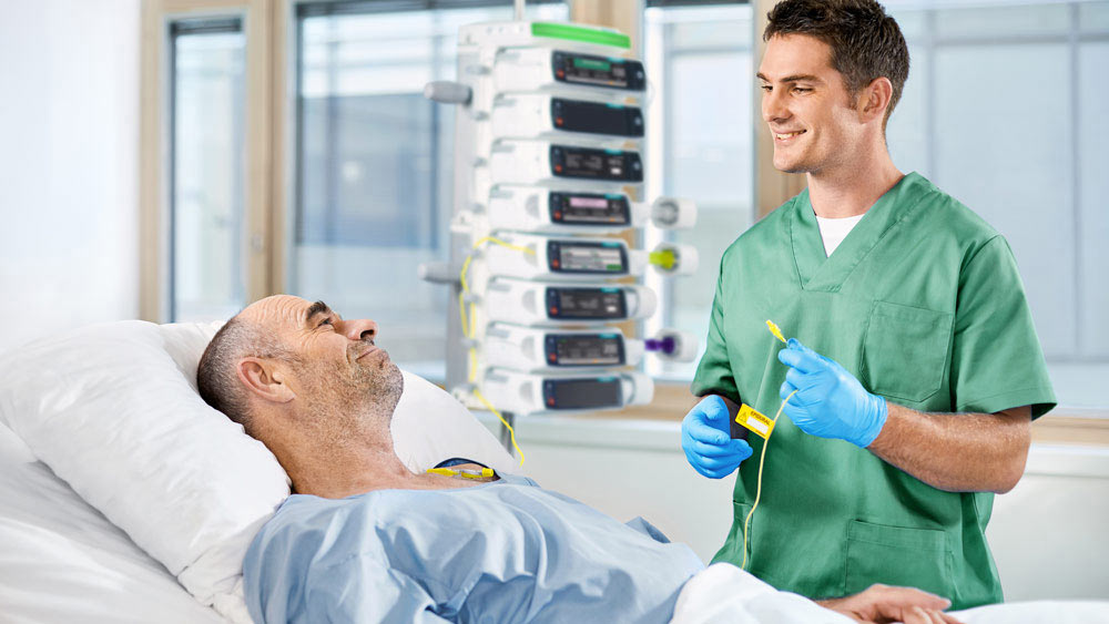 nurse with an original perfusor line nrfit for regional anesthesia